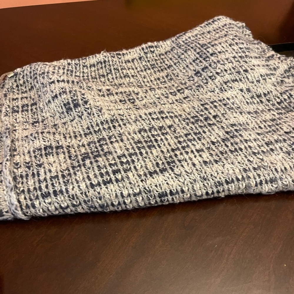 Blue and white cocogio wrap